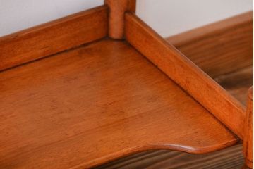 アンティーク雑貨　イギリスアンティーク　棚付きサイドテーブル