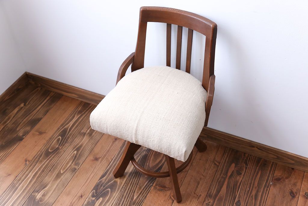 アンティーク家具　アンティーク　アンティークリネンの回転椅子