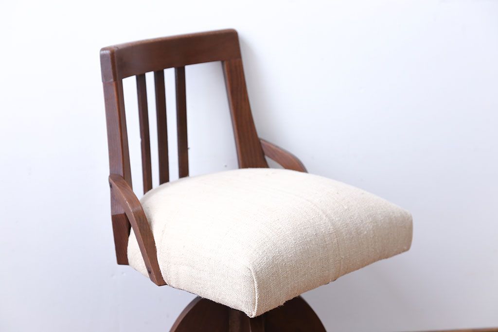 アンティーク家具　アンティーク　アンティークリネンの回転椅子