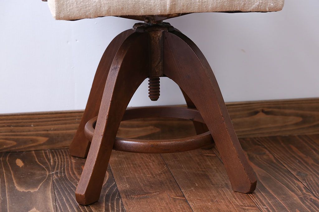 アンティーク家具　アンティーク　アンティークリネンの回転椅子