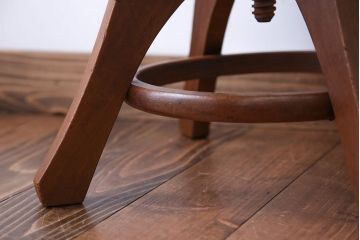 アンティーク家具　アンティーク　アンティークリネンの回転椅子
