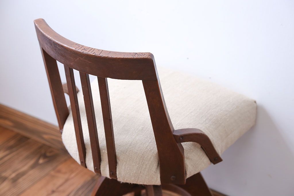 アンティーク家具　アンティーク　アンティークリネンの回転椅子