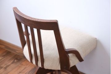 アンティーク家具　アンティーク　アンティークリネンの回転椅子