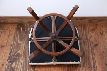 アンティーク家具　アンティーク　アンティークリネンの回転椅子