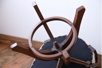アンティーク家具　アンティーク　アンティークリネンの回転椅子