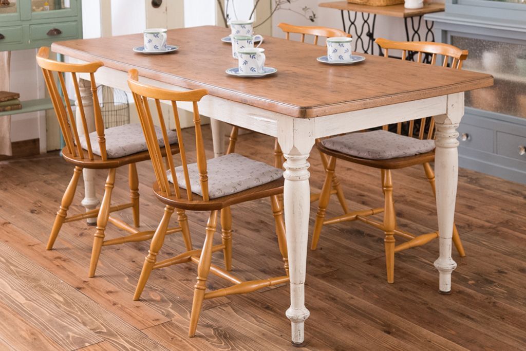 アンティーク家具　海外アンティーク　チーク材のダイニングテーブル