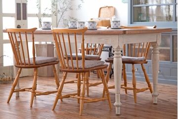 アンティーク家具　海外アンティーク　チーク材のダイニングテーブル