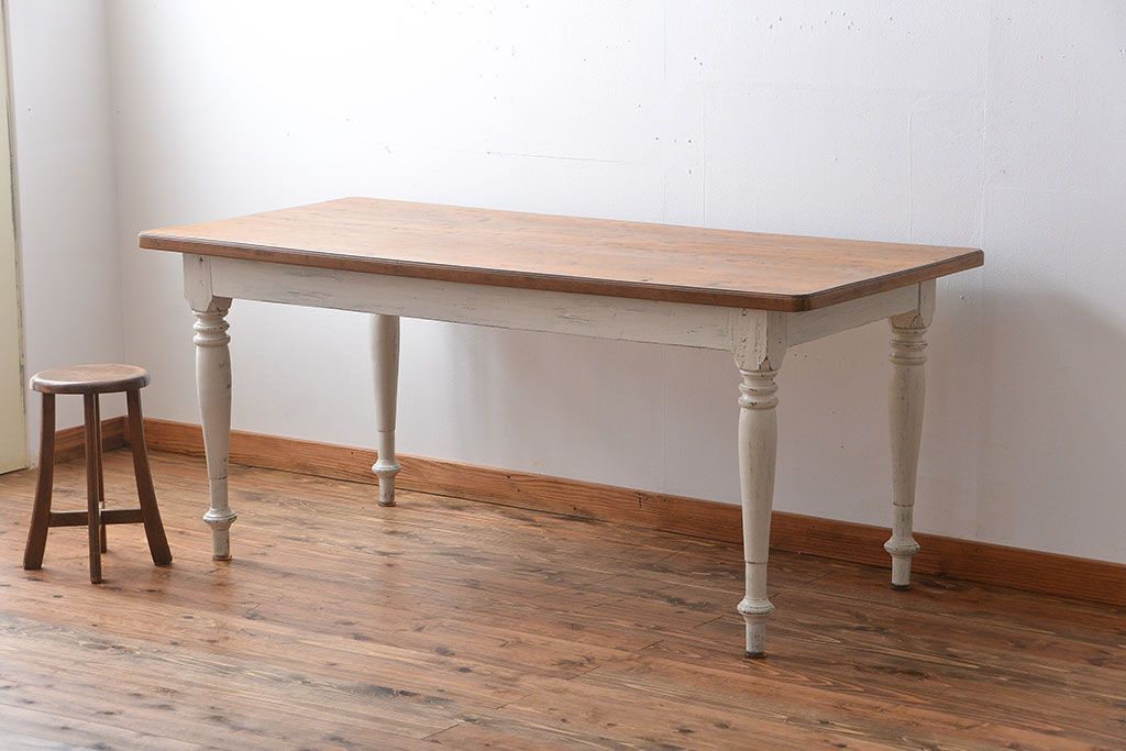 アンティーク家具　海外アンティーク　チーク材のダイニングテーブル