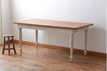 アンティーク家具　海外アンティーク　チーク材のダイニングテーブル