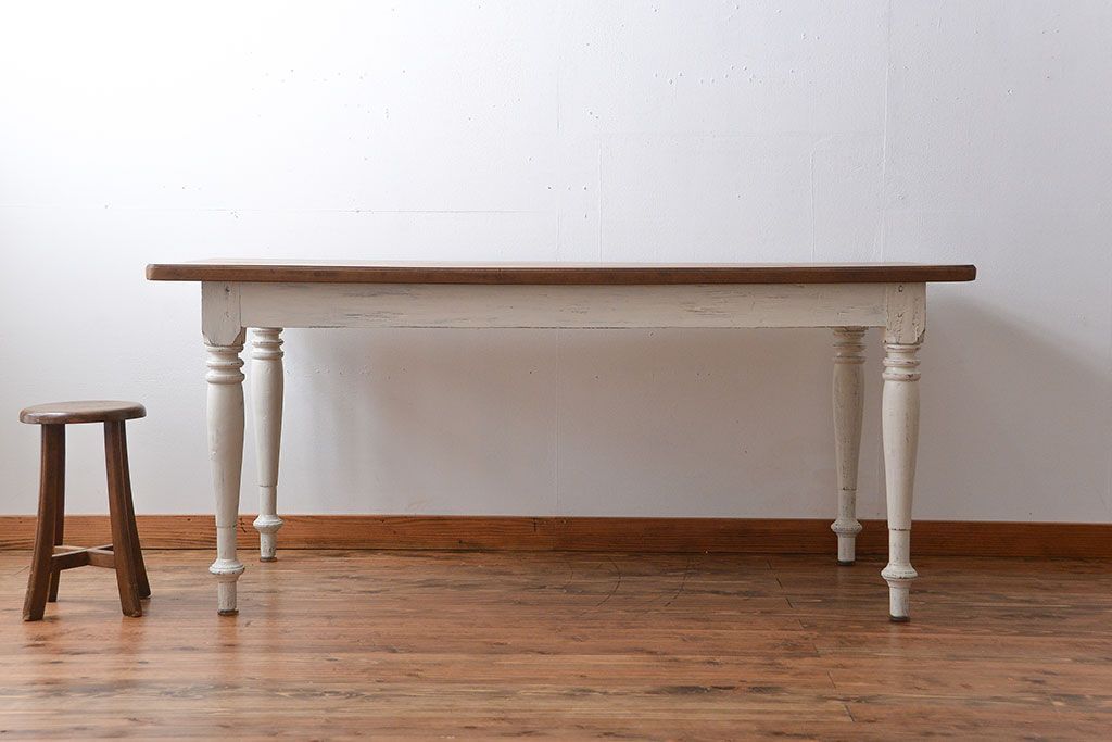 アンティーク家具　海外アンティーク　チーク材のダイニングテーブル