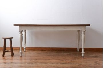 アンティーク家具　海外アンティーク　チーク材のダイニングテーブル