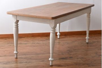 アンティーク家具　海外アンティーク　チーク材のダイニングテーブル