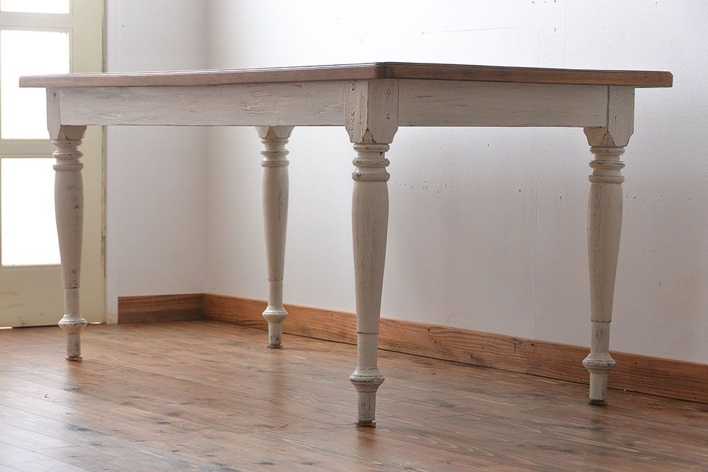 アンティーク家具　海外アンティーク　チーク材のダイニングテーブル