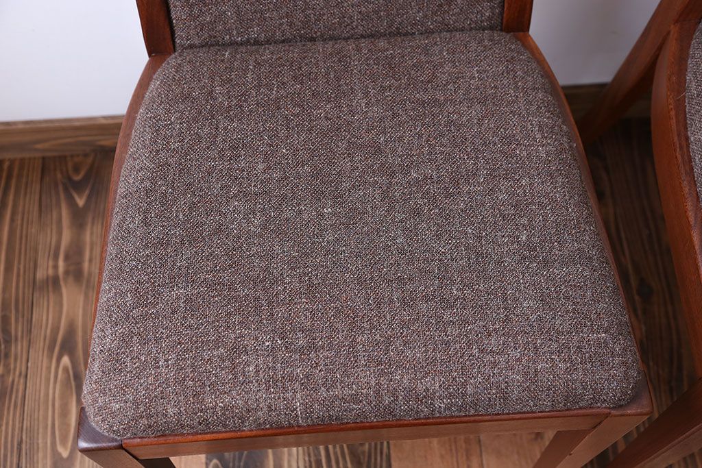 ヴィンテージ家具　北欧ビンテージ　G-PLAN(ジープラン)　チーク材のダイニングチェア　2脚セット(1)