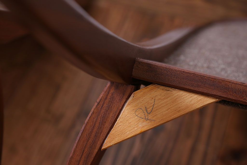 ヴィンテージ家具　北欧ビンテージ　G-PLAN(ジープラン)　チーク材のダイニングチェア　2脚セット(1)