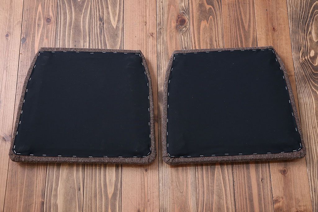 ヴィンテージ家具　北欧ビンテージ　G-PLAN(ジープラン)　チーク材のダイニングチェア　2脚セット(1)