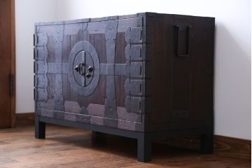 アンティーク家具　脚付き　観音開き時代箪笥ローボード