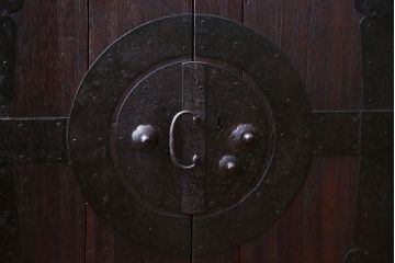 アンティーク家具　脚付き　観音開き時代箪笥ローボード