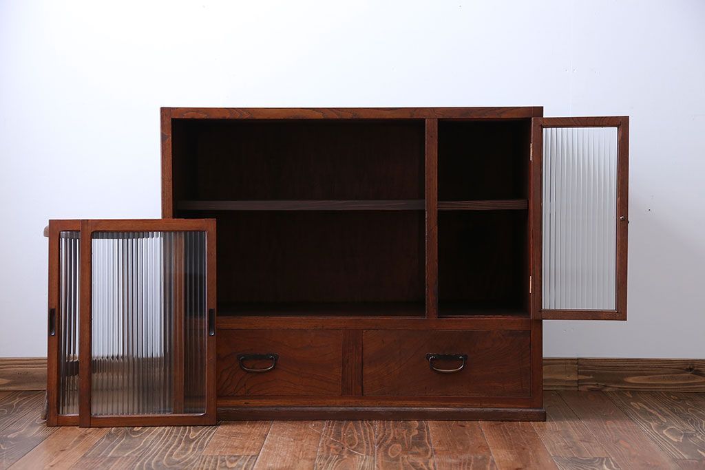 アンティーク家具　前面欅材!小振りなガラス戸収納棚