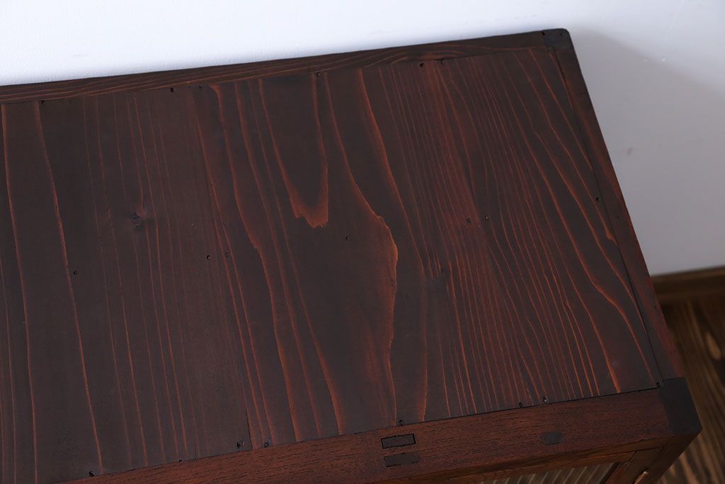 アンティーク家具　前面欅材!小振りなガラス戸収納棚