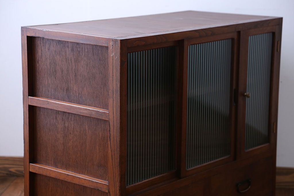 アンティーク家具　前面欅材!小振りなガラス戸収納棚