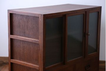 アンティーク家具　前面欅材!小振りなガラス戸収納棚