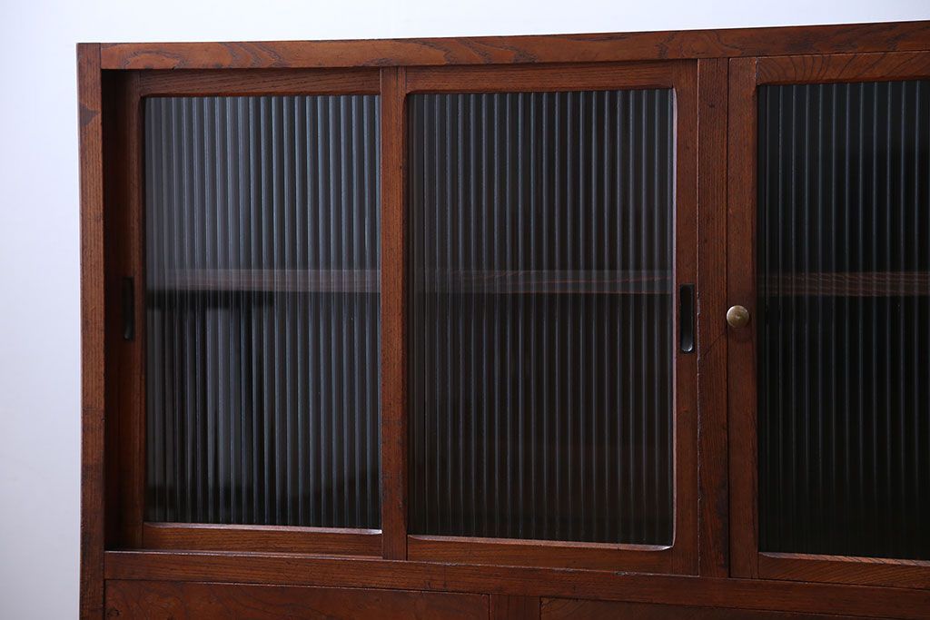 アンティーク家具　前面欅材!小振りなガラス戸収納棚