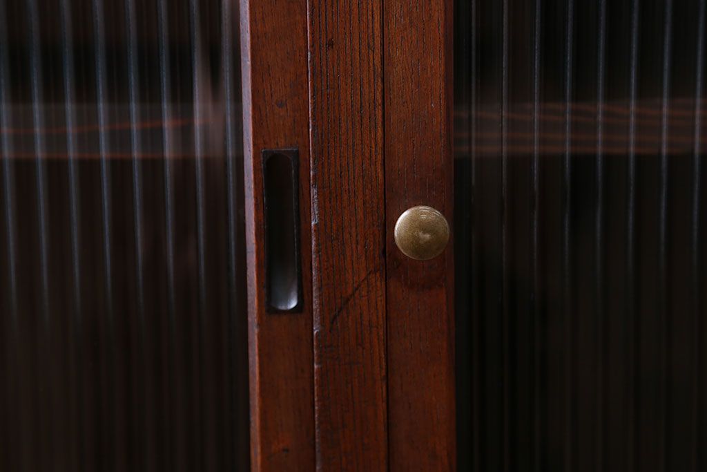 アンティーク家具　前面欅材!小振りなガラス戸収納棚