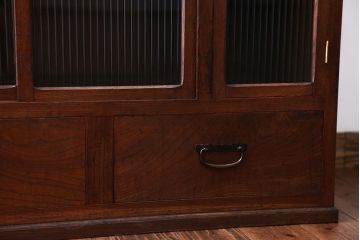 アンティーク家具　前面欅材!小振りなガラス戸収納棚