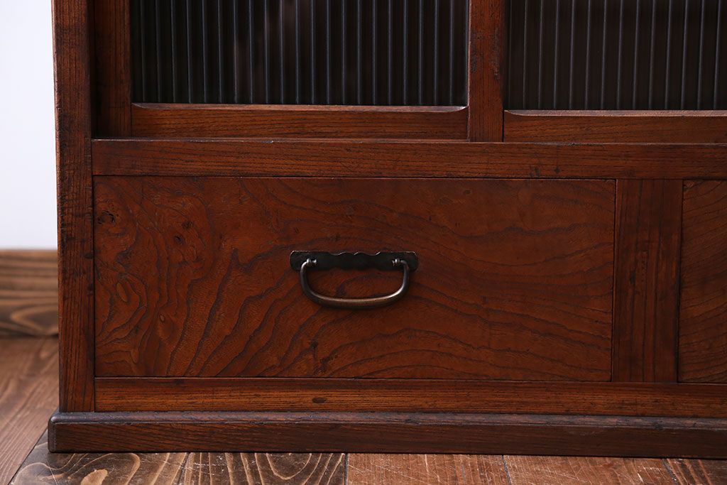 アンティーク家具　前面欅材!小振りなガラス戸収納棚