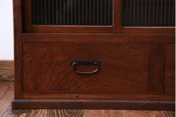 アンティーク家具　前面欅材!小振りなガラス戸収納棚