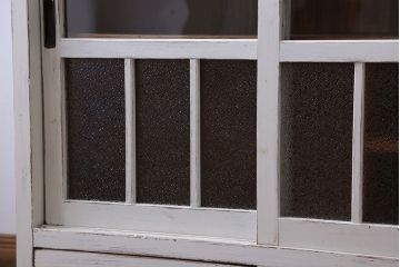 アンティーク家具　アンティークペイント　小振りなガラス戸収納棚