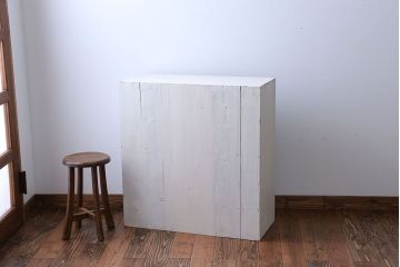 アンティーク家具　アンティークペイント　小振りなガラス戸収納棚