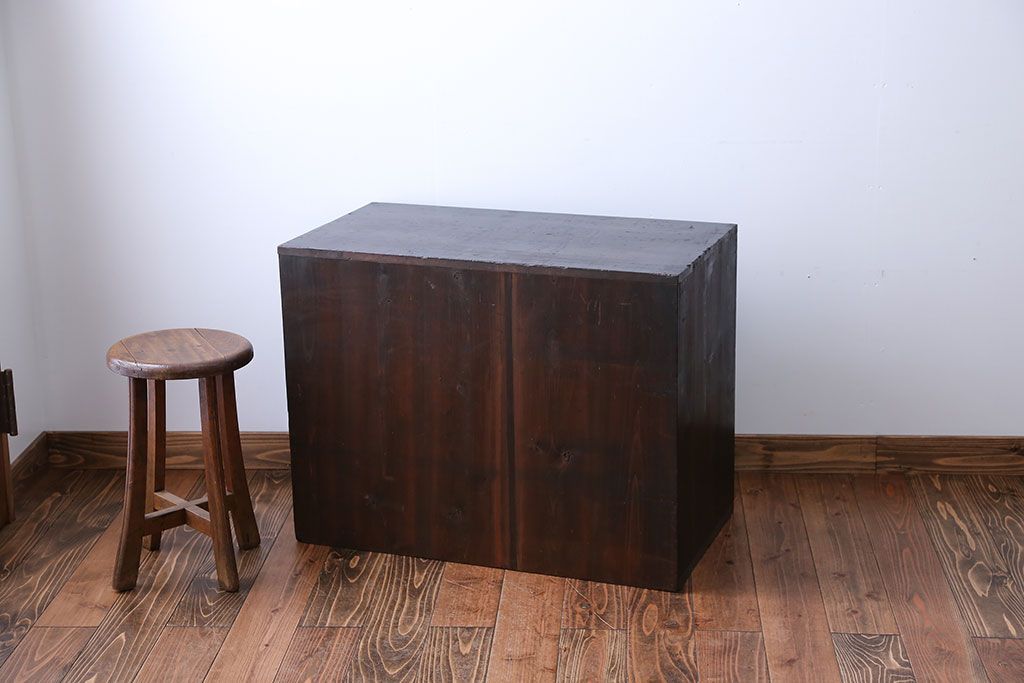 アンティーク家具　古民具・骨董　前面欅材の小振りな帳場箪笥