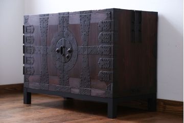 アンティーク家具　脚付き　観音開き時代箪笥ローボード(2)