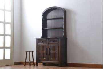 ヴィンテージ家具　イギリスビンテージ　エルム材の優雅なカップボード
