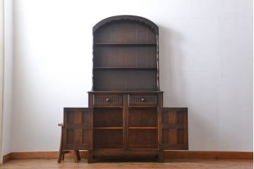 ヴィンテージ家具　イギリスビンテージ　エルム材の優雅なカップボード