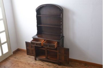 ヴィンテージ家具　イギリスビンテージ　エルム材の優雅なカップボード