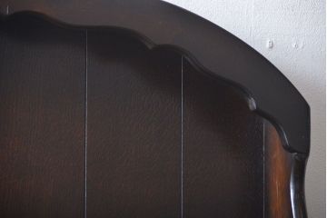 ヴィンテージ家具　イギリスビンテージ　エルム材の優雅なカップボード