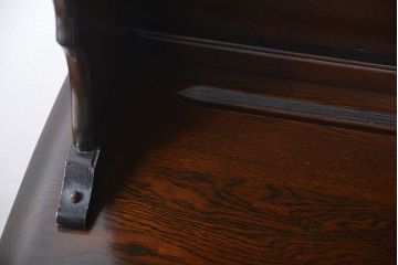 ヴィンテージ家具　イギリスビンテージ　エルム材の優雅なカップボード
