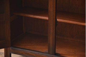ヴィンテージ家具　イギリスビンテージ　エルム材の優雅なカップボード