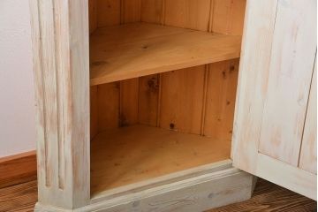 ヴィンテージ家具　イギリスビンテージ　パイン材のコーナーキャビネット