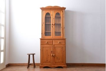 アンティーク家具　イギリス製　パイン材のカップボード