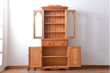 アンティーク家具　イギリス製　パイン材のカップボード