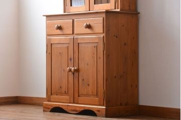 アンティーク家具　イギリス製　パイン材のカップボード