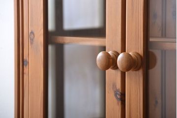 アンティーク家具　イギリス製　パイン材のカップボード
