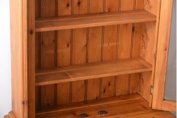 アンティーク家具　イギリス製　パイン材のカップボード