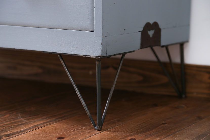 アンティーク家具　アンティーク　ペイント鉄脚ローチェスト(2)