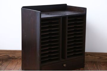 アンティーク家具　アンティーク　シックなカラーの書類棚