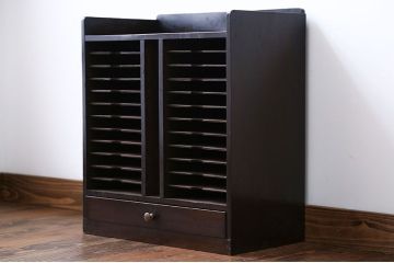 アンティーク家具　アンティーク　シックなカラーの書類棚